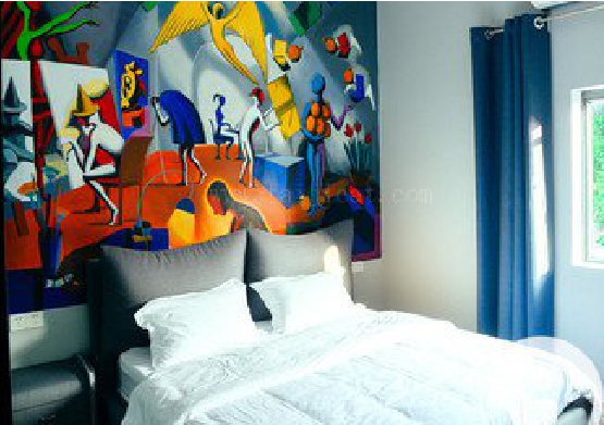  郎溪对于酒店的墙体彩绘而言更注重哪些方面？